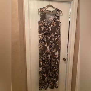 Only Worn Once. XL Neutral, Floral Jumper